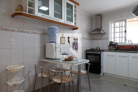 Casa de condomínio à venda com 240m², 4 quartos e 2 vagasCozinha 