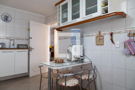 Casa de condomínio à venda com 240m², 4 quartos e 2 vagasCozinha 