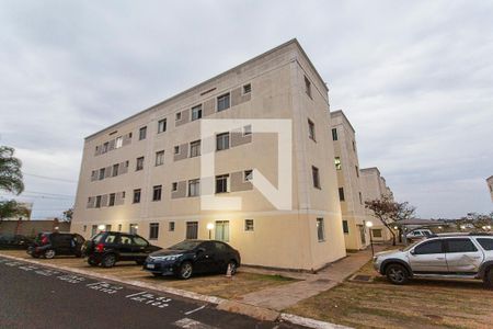 Apartamento para alugar com 44m², 2 quartos e 1 vaga Apartamento para alugar com 44m², 2 quartos e 1 vagaFachada do Bloco