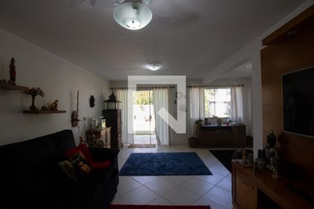 Sala de casa de condomínio à venda com 3 quartos, 400m² em Vargem Pequena, Rio de Janeiro