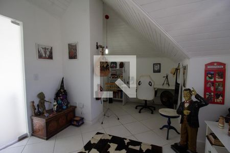 Casa de condomínio à venda com 400m², 3 quartos e 1 vagaSotão