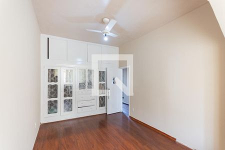 Casa à venda com 276m², 5 quartos e 2 vagasQuarto 2- 2° andar