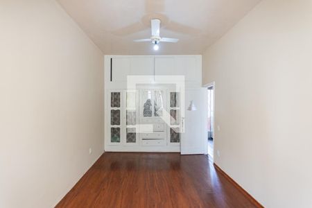 Casa à venda com 276m², 5 quartos e 2 vagasQuarto 2- 2° andar