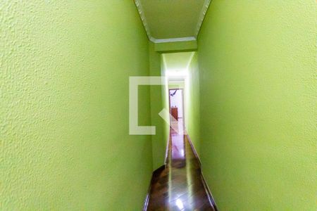 Casa à venda com 220m², 3 quartos e 2 vagasCorredor
