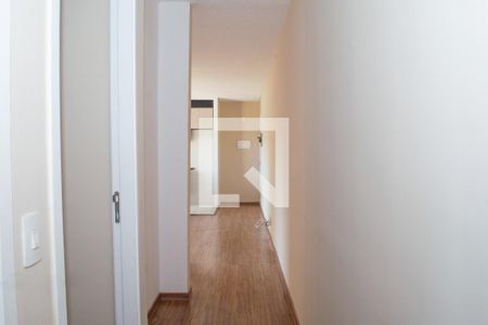 Corredor de apartamento para alugar com 2 quartos, 72m² em Jardim Petrópolis, Cotia