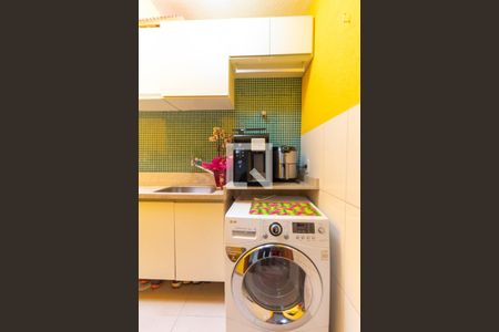 Casa de condomínio à venda com 70m², 2 quartos e 1 vagaÁrea de serviço