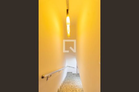 Escada de casa de condomínio à venda com 2 quartos, 70m² em Vila Ré, São Paulo