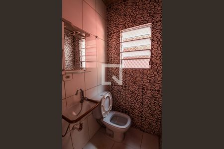 Casa à venda com 170m², 5 quartos e 2 vagas Casa à venda com 170m², 5 quartos e 2 vagasCasa 2 - Banheiro