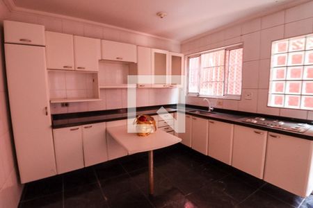 Casa à venda com 170m², 5 quartos e 2 vagas Casa à venda com 170m², 5 quartos e 2 vagasCasa 2 - Cozinha