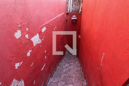 Casa à venda com 170m², 5 quartos e 2 vagas Casa à venda com 170m², 5 quartos e 2 vagasEscada externa