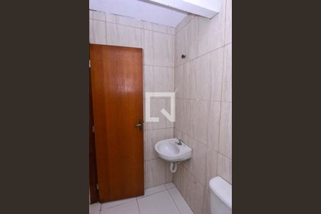 Casa para alugar com 40m², 2 quartos e 1 vaga Casa para alugar com 40m², 2 quartos e 1 vagaBanheiro