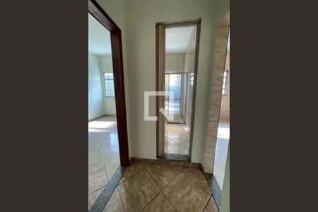 Coorredor de casa para alugar com 2 quartos, 45m² em Jardim Olavo Bilac, Duque de Caxias