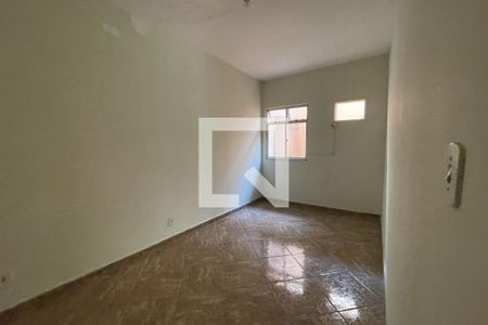 Quarto de casa para alugar com 2 quartos, 45m² em Jardim Olavo Bilac, Duque de Caxias