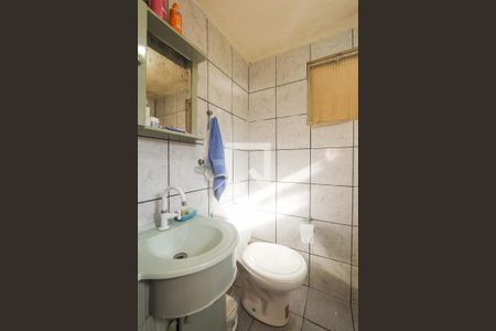 Banheiro de casa à venda com 2 quartos, 70m² em Farrapos, Porto Alegre