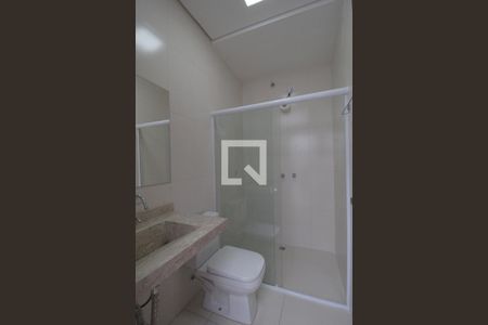 Casa de condomínio para alugar com 450m², 4 quartos e 5 vagasBanheiro