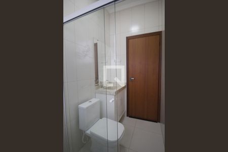 Casa de condomínio para alugar com 450m², 4 quartos e 5 vagasBanheiro da Suíte 3