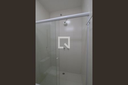 Casa de condomínio para alugar com 450m², 4 quartos e 5 vagasBanheiro