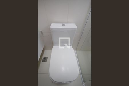 Casa de condomínio para alugar com 450m², 4 quartos e 5 vagasBanheiro da Suíte 1