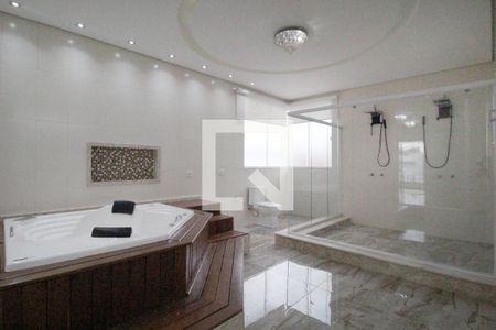 Casa de condomínio para alugar com 450m², 4 quartos e 5 vagasBanheiro da Suíte master