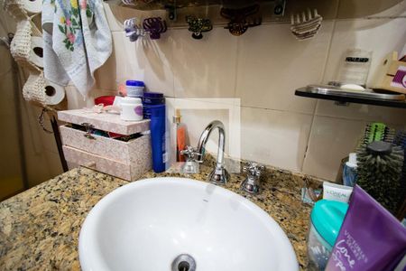 Casa à venda com 108m², 3 quartos e 2 vagasBanheiro - Torneira