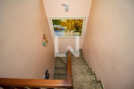 Casa à venda com 108m², 3 quartos e 2 vagasEscada