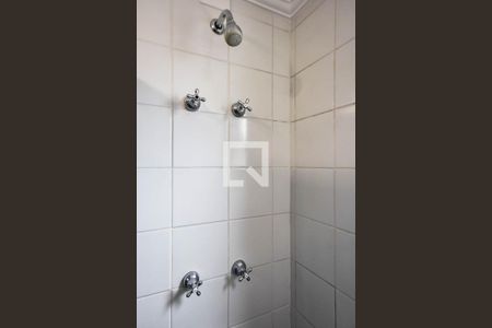 Apartamento para alugar com 90m², 2 quartos e 2 vagas Apartamento para alugar com 90m², 2 quartos e 2 vagasChuveiro do banheiro da suíte