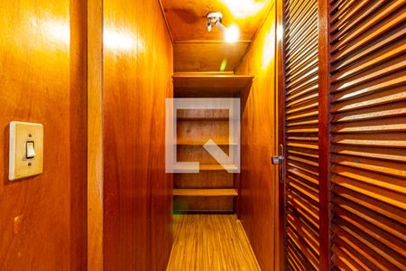 Apartamento para alugar com 92m², 2 quartos e 1 vaga Apartamento para alugar com 92m², 2 quartos e 1 vagaRoupeiro