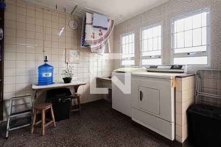 Casa à venda com 240m², 4 quartos e 3 vagasCozinha e Área de Serviço