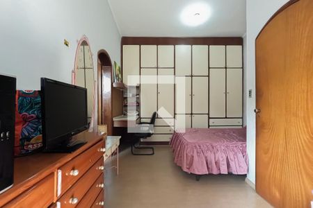 Casa à venda com 240m², 4 quartos e 3 vagasSuíte 2 