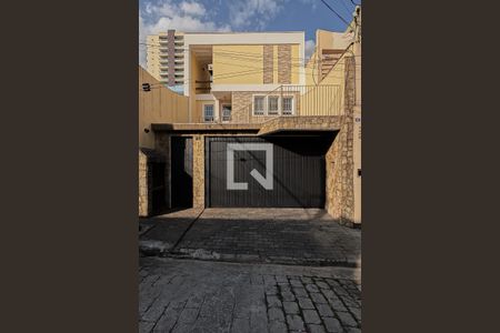 Casa à venda com 240m², 4 quartos e 3 vagasFachada da Casa