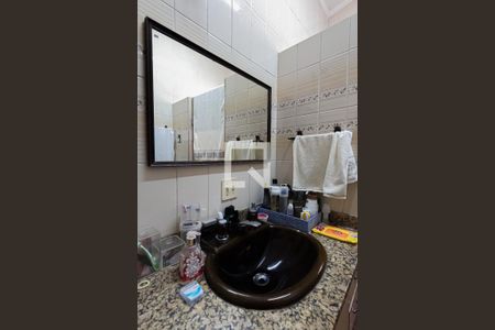 Casa à venda com 240m², 4 quartos e 3 vagasBanheiro da Suíte 1