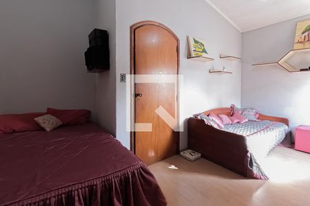 Casa à venda com 240m², 4 quartos e 3 vagasSuíte 2 