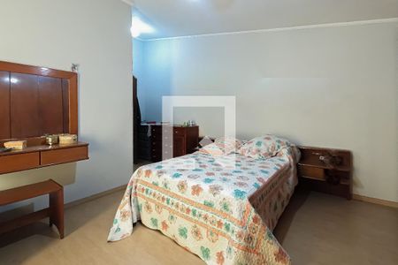 Casa à venda com 240m², 4 quartos e 3 vagasSuíte 1