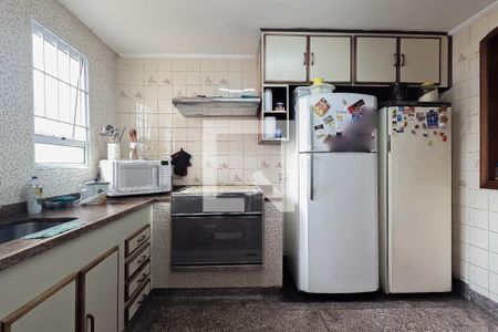 Casa à venda com 240m², 4 quartos e 3 vagasCozinha e Área de Serviço