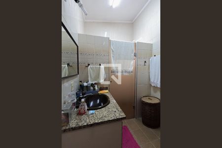 Casa à venda com 240m², 4 quartos e 3 vagasBanheiro da Suíte 1