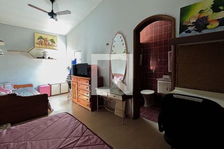 Casa à venda com 240m², 4 quartos e 3 vagasSuíte 2 