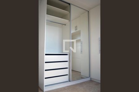 quarto 2 de apartamento para alugar com 2 quartos, 49m² em Jardim Alvorada, Nova Iguaçu
