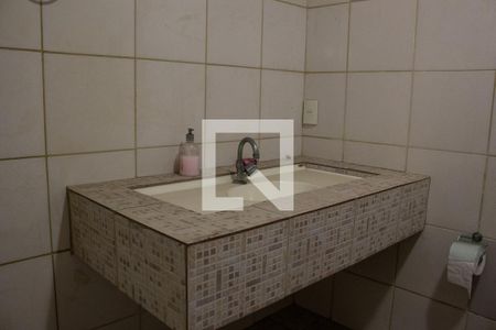 Casa para alugar com 500m², 4 quartos e 3 vagasBanheiro da Área da Churrasqueira