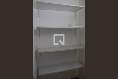 Casa para alugar com 500m², 4 quartos e 3 vagasArmarios embaixo da escada