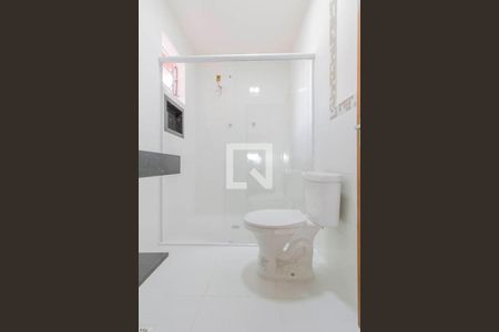 Banheiro de casa para alugar com 1 quarto, 50m² em Jardim Eliane, São Paulo