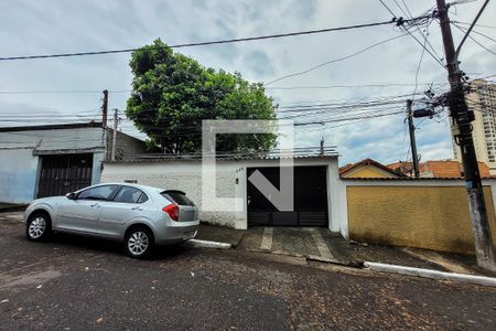 Casa à venda com 252m², 3 quartos e 4 vagas Casa à venda com 252m², 3 quartos e 4 vagasFachada