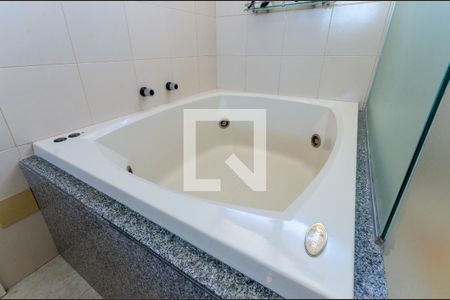 Apartamento para alugar com 305m², 4 quartos e 4 vagasBanheiro da Suíte 3 - banheira