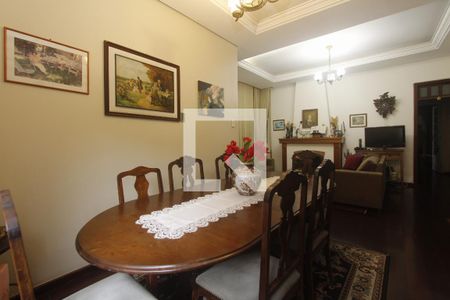 Sala de casa à venda com 3 quartos, 150m² em Independência, Porto Alegre