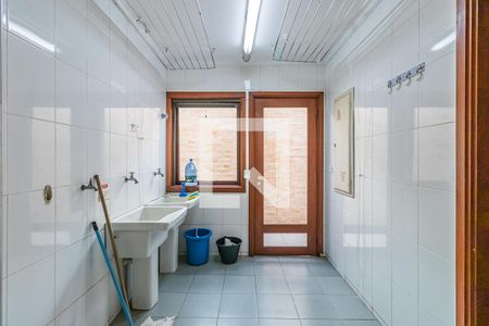 Casa de condomínio à venda com 420m², 6 quartos e 1 vagaÁrea de Serviço