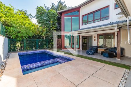 Casa de condomínio à venda com 420m², 6 quartos e 1 vagaQuintal