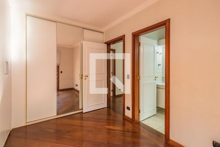 Casa de condomínio à venda com 420m², 6 quartos e 1 vagaSuíte 2