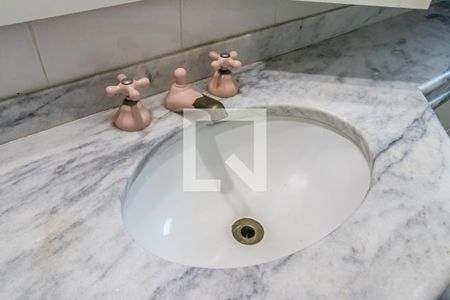 Casa de condomínio à venda com 420m², 6 quartos e 1 vagaDetalhe do Banheiro da Suíte 4