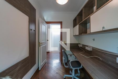 Casa de condomínio à venda com 420m², 6 quartos e 1 vagaEscritório