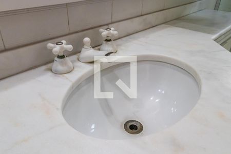 Casa de condomínio à venda com 420m², 6 quartos e 1 vagaDetalhe do Banheiro da Suíte 2