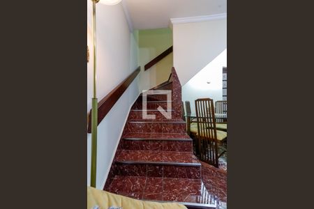 Escada Quartos de casa à venda com 2 quartos, 100m² em Vila Nivi, São Paulo